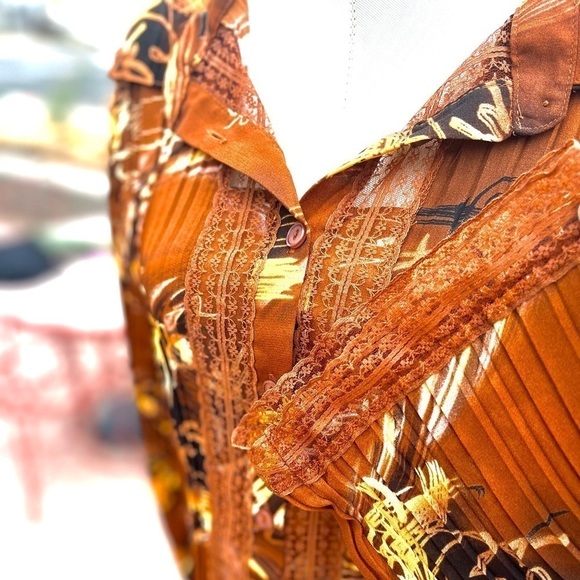 JENNIFER LLOYD PLEATED TUXEDO STYLE BUTTON DOWN SHIRT WITH LACE EMBELLISHMENTS - Picture 5 of 9